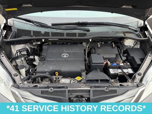 Used 2011 Toyota Sienna XLE image 28