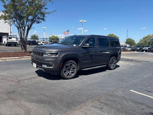 Used 2025 Jeep Wagoneer Series II AWD/4WD image 8