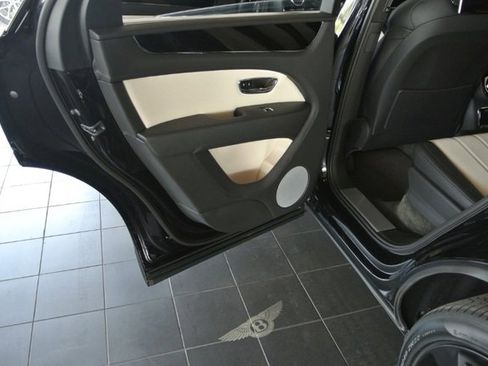 Used 2023 Bentley Bentayga AWD/4WD image 23