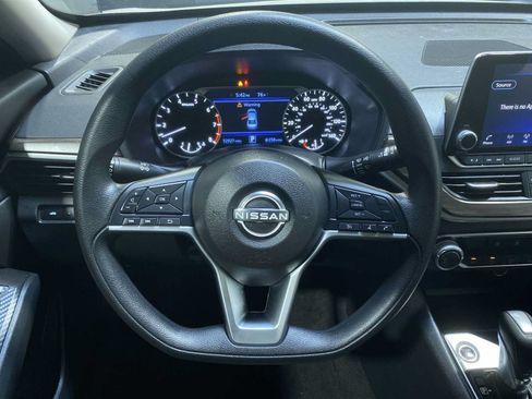 Used 2024 Nissan Altima 2.5 SV FWD image 15