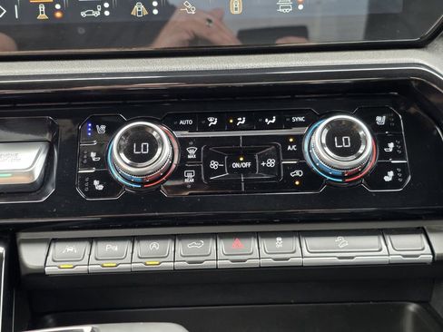 Used 2025 GMC Sierra 1500 AT4 image 14