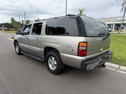 Used 2002 Chevrolet Suburban LT RWD image 3