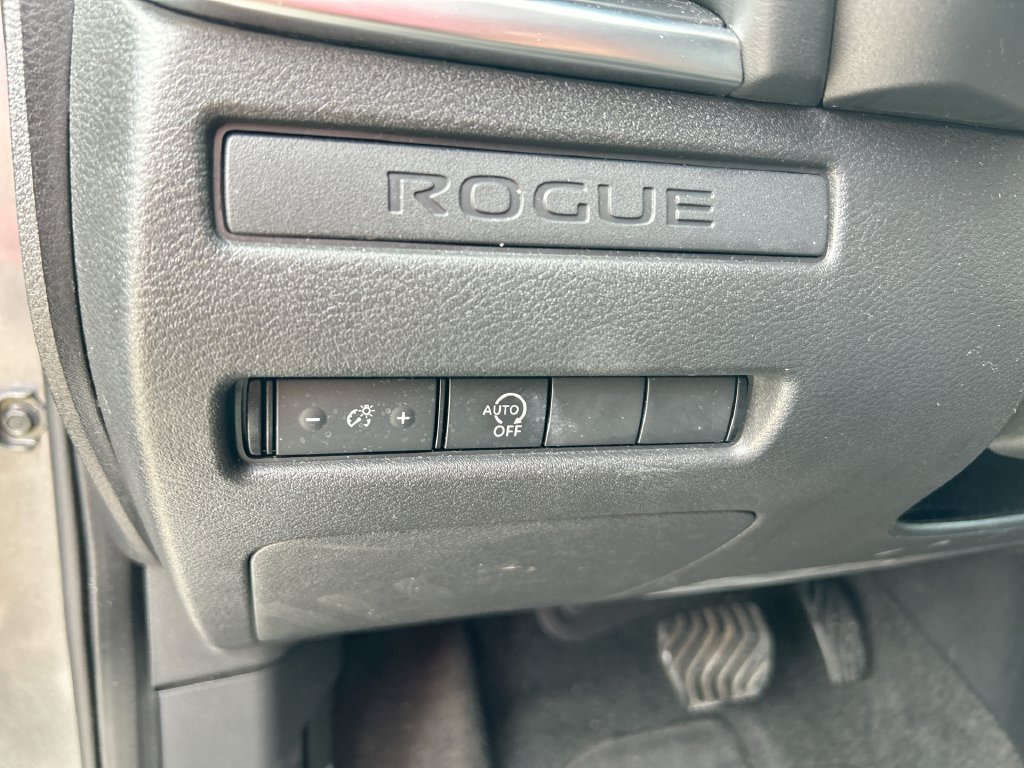 Used 2023 Nissan Rogue S AWD/4WD image 13