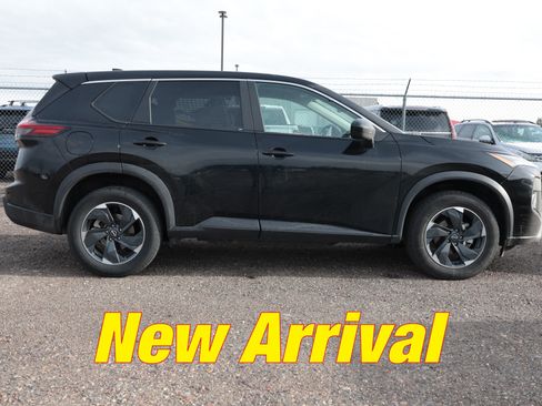 Used 2025 Nissan Rogue SV image 1