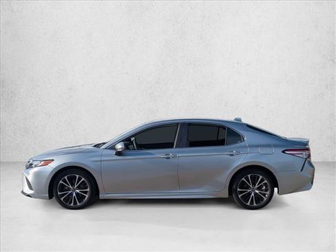 Used 2020 Toyota Camry SE w/ Convenience Package FWD image 8