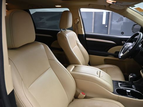 Used 2015 Toyota Highlander XLE image 22