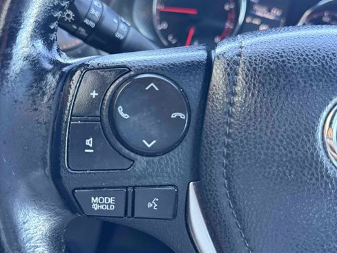 Used 2018 Toyota RAV4 SE w/ All Weather Liner Package FWD image 25