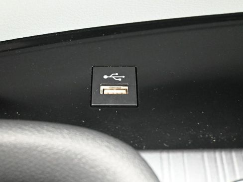 Used 2025 Toyota Sienna LE image 24