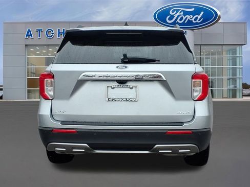 Used 2022 Ford Explorer XLT w/ Equipment Group 202A image 6