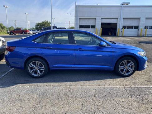 Used 2024 Volkswagen Jetta SE FWD image 8