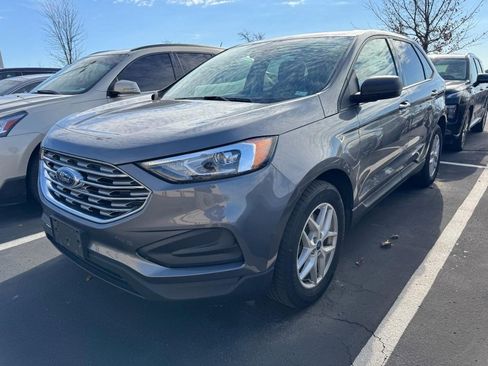 Used 2021 Ford Edge SE image 3