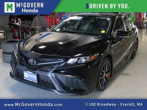 Used 2024 Toyota Camry SE AWD/4WD image 1