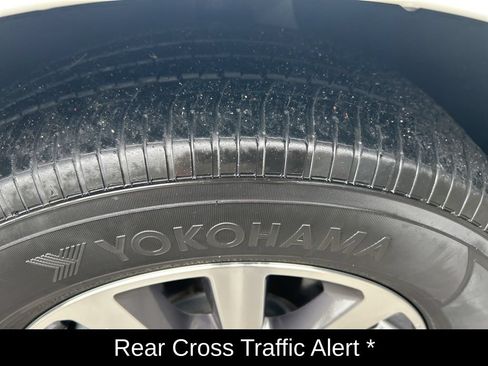 Used 2022 Chrysler Pacifica Touring-L FWD image 10