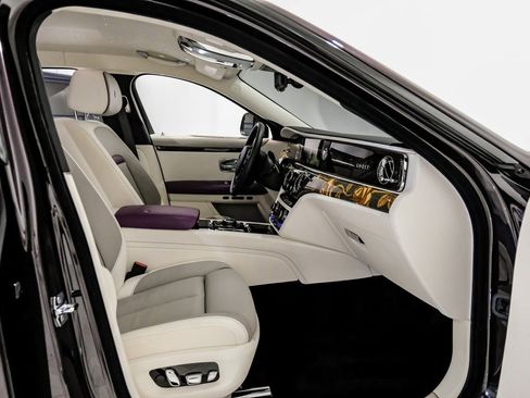 Used 2024 Rolls-Royce Ghost image 42
