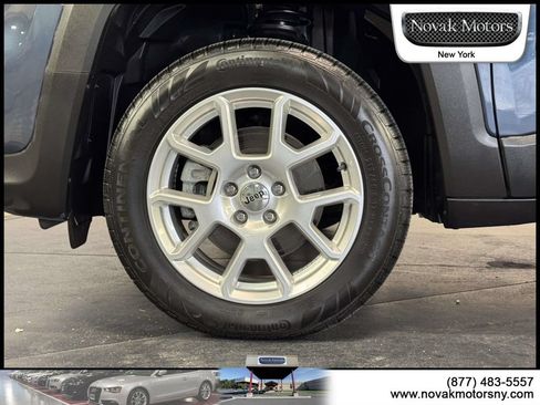 Used 2023 Jeep Renegade Latitude AWD/4WD image 9