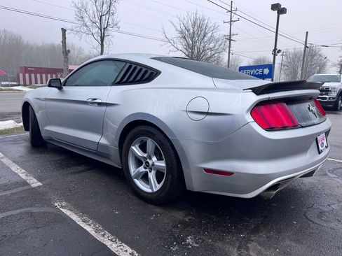 Used 2016 Ford Mustang Coupe image 9