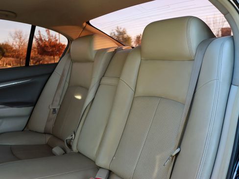Used 2011 INFINITI G37 Journey w/ Premium Pkg image 17