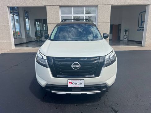 Used 2023 Nissan Pathfinder SL w/ Black Appearance Package AWD/4WD image 2