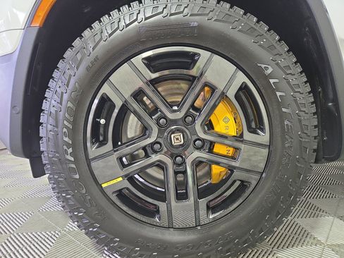 Used 2024 Rivian R1S Adventure AWD/4WD image 9