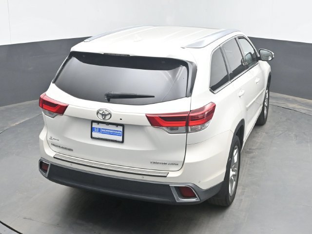 Used 2017 Toyota Highlander Limited AWD/4WD image 25