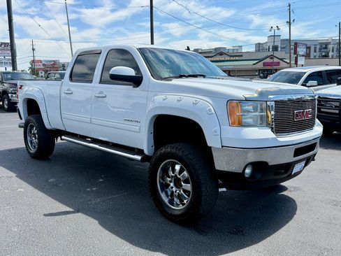 Used 2011 GMC Sierra 2500 SLT w/ SLT Convenience Package AWD/4WD image 7