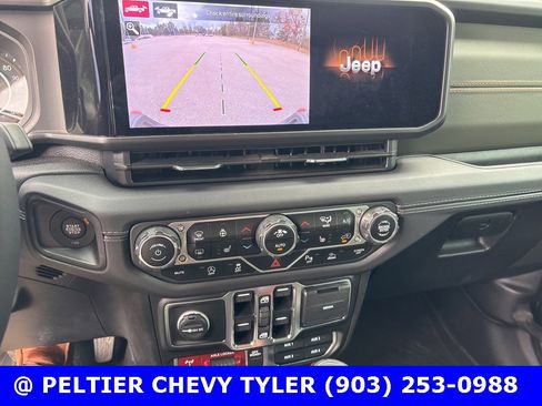 Used 2025 Jeep Gladiator Mojave image 16