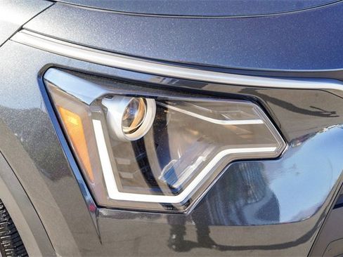Certified 2025 Kia Niro LX image 11