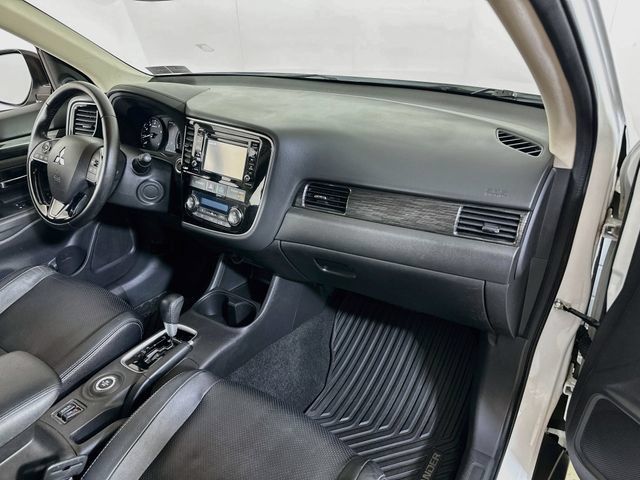 Used 2016 Mitsubishi Outlander AWD image 11