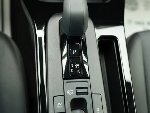 Used 2024 Toyota Prius LE FWD image 24