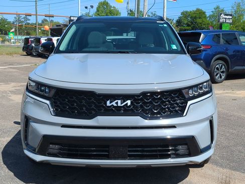Used 2022 Kia Sorento EX w/ Panoramic Sunroof Package FWD image 9