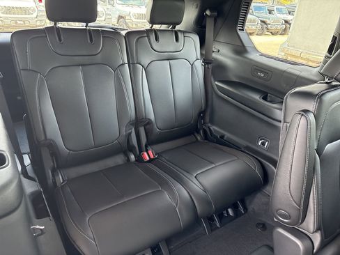 New 2025 Jeep Grand Cherokee L Limited image 15