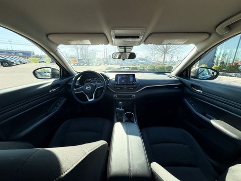Used 2024 Nissan Altima 2.5 SV image 18