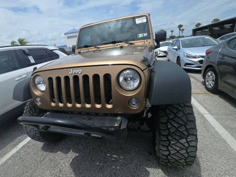 Used 2015 Jeep Wrangler Unlimited Rubicon w/ Connectivity Group AWD/4WD image 4