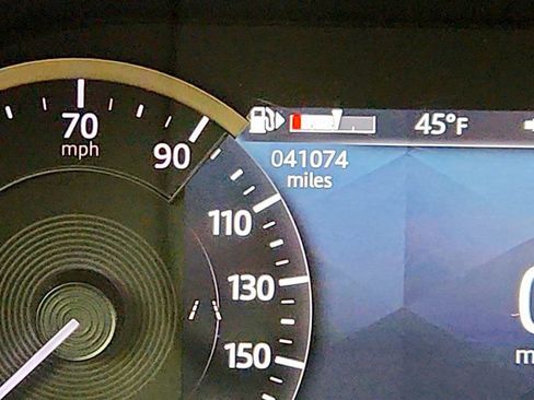 Used 2022 Jaguar F-PACE image 16