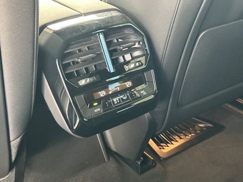 Used 2024 BMW iX xDrive50 w/ Sport Package AWD/4WD image 16