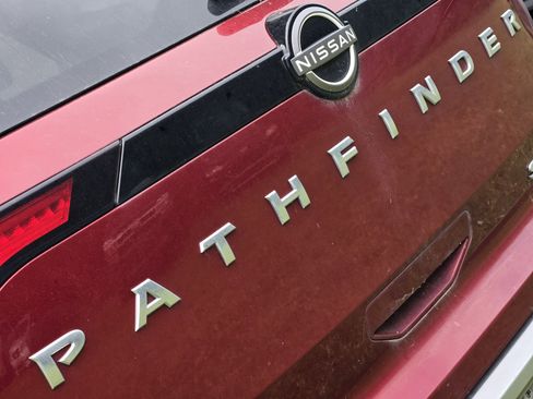 Used 2022 Nissan Pathfinder SL AWD/4WD image 10