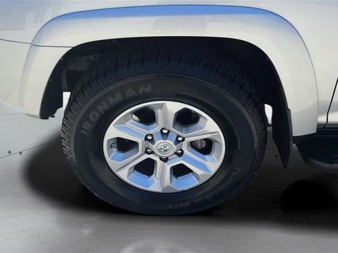 Used 2020 Toyota 4Runner SR5 AWD/4WD image 22