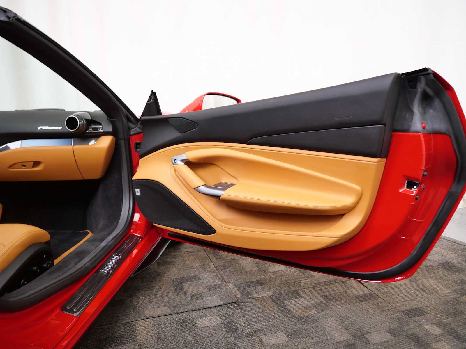 Certified 2023 Ferrari F8 Tributo RWD image 15