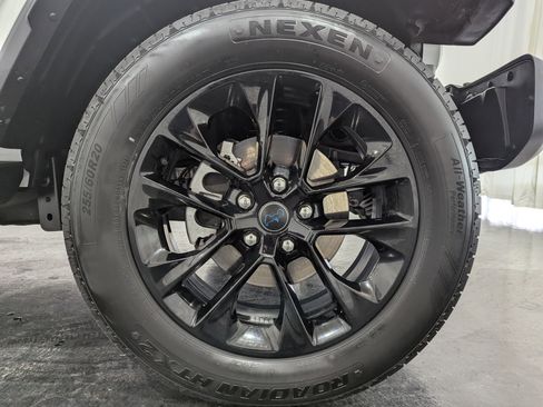 Used 2025 Jeep Wrangler Unlimited Sahara image 7