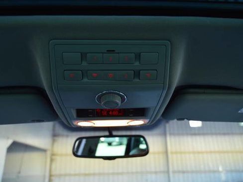 Used 2009 Volkswagen Touareg VR6 image 16