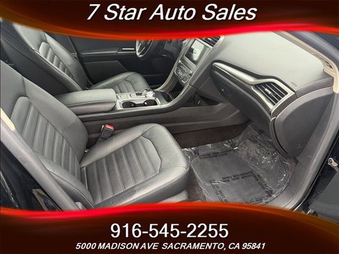 Used 2017 Ford Fusion SE w/ Fusion SE Technology Package image 14