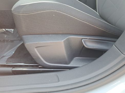 Certified 2025 Volkswagen Jetta Sport FWD image 28