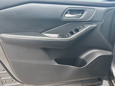 Used 2025 Nissan Rogue SV AWD/4WD image 19