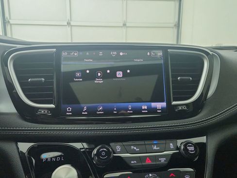 New 2026 Chrysler Pacifica Limited FWD image 23