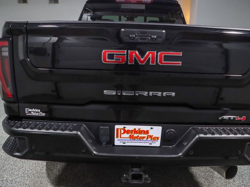 Used 2024 GMC Sierra 2500 AT4 w/ AT4 Premium Plus Package image 8