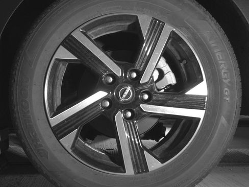 Used 2025 Nissan Sentra SV FWD image 14