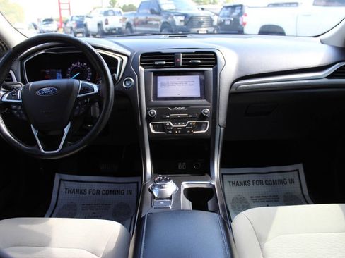 Used 2019 Ford Fusion SE w/ Equipment Group 151A image 17