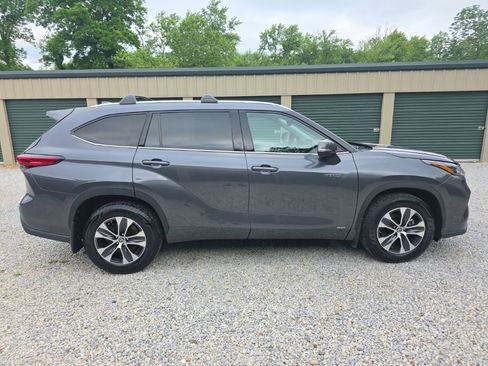 Certified 2021 Toyota Highlander XLE AWD/4WD image 7