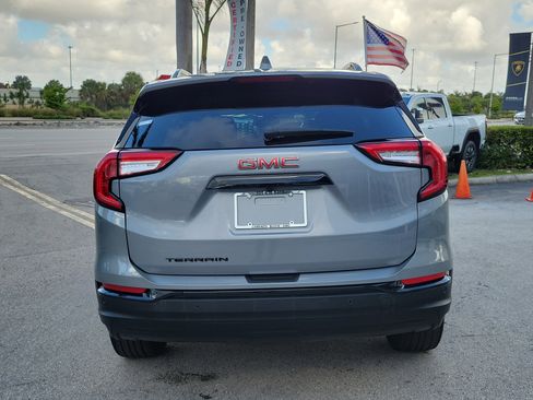Used 2024 GMC Terrain SLE w/ Driver Convenience Package FWD image 6