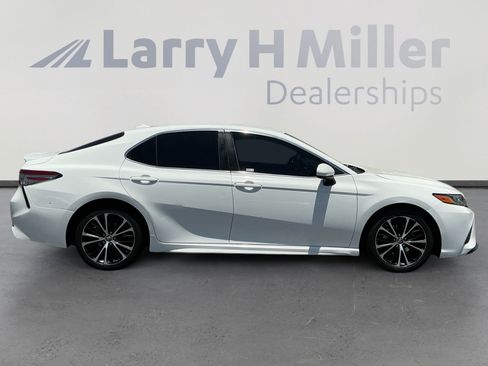 Used 2020 Toyota Camry SE FWD image 6